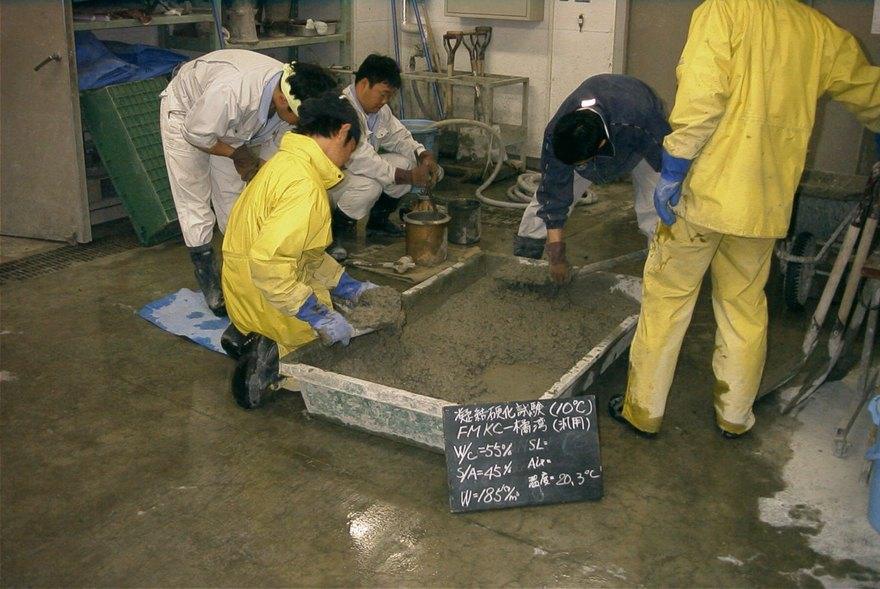 2002年 凝結硬化試験の練り混ぜ